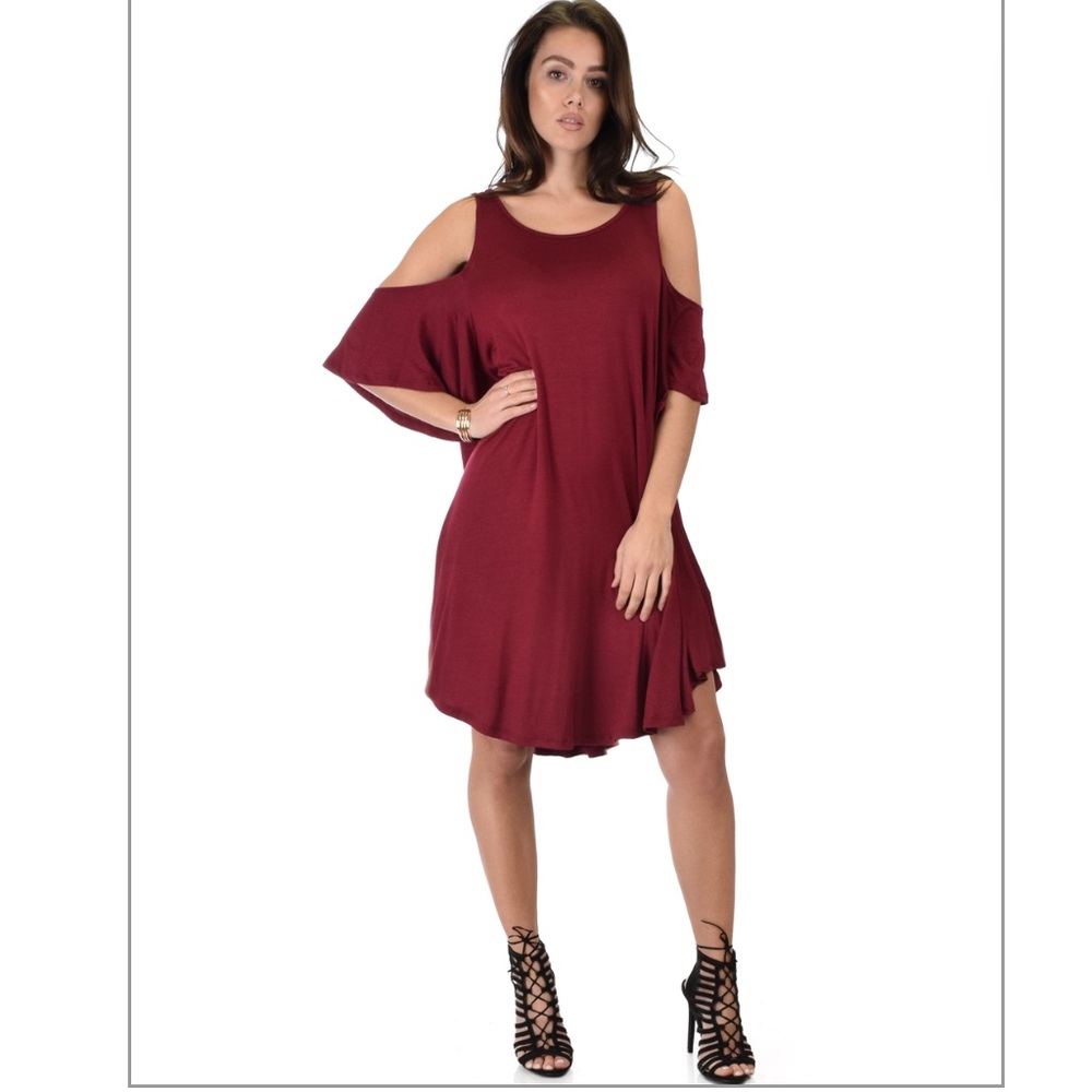 Open shoulder oversized dress